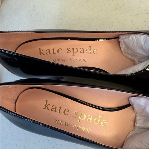 kate spade new york Women's Bowdie Wedge Heel Pump Sz 7 - Picture 4 of 13